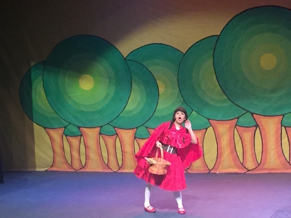 Preescolar dÃ­a del NiÃ±o Abril 2016: Obra de Teatro: La Caperucita Roja